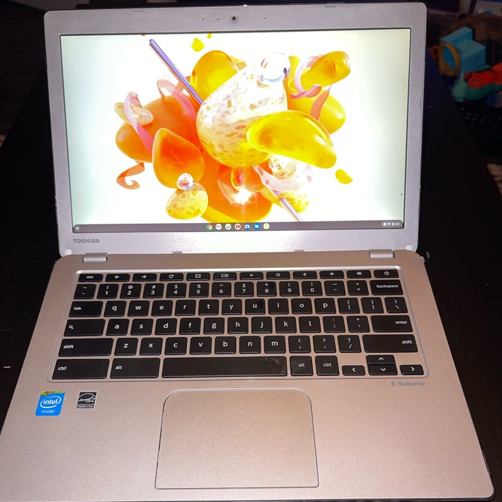 Toshiba Chromebook 2 13.3 inch screen